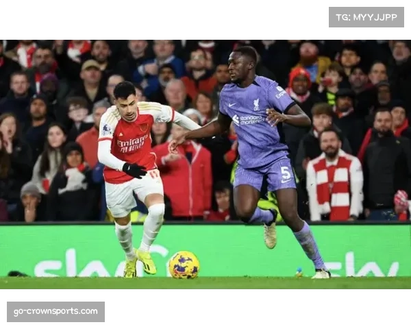 阿尔塞冒险带球失误被断对手中场吊射空门上演超级乌龙